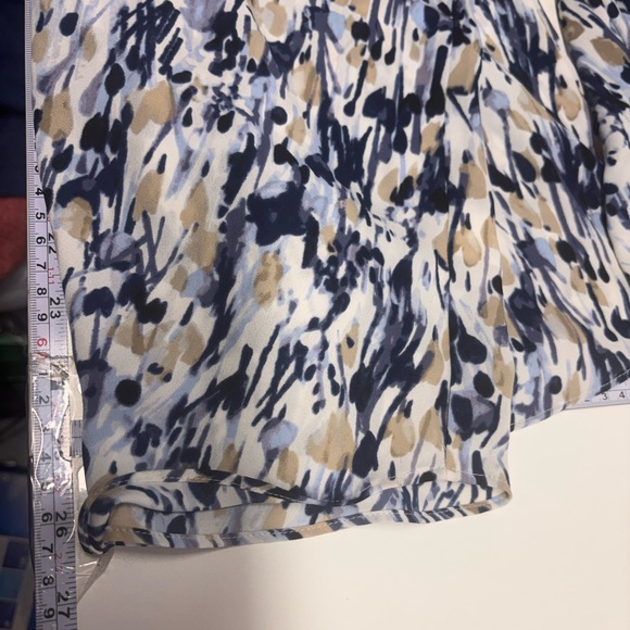 NWOT Patterned Women's Top Summer Light Blouse Signature Bell Sleeves - Picture 9 of 12